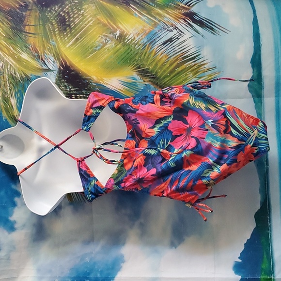 Ladies one pc. Swimsuit size 0XL - Picture 4 of 7